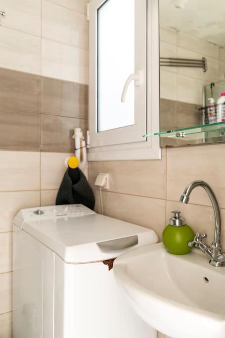 Cute Full Apt W/Backyard In Paleo Faliro เอเธนส์ ภายนอก รูปภาพ
