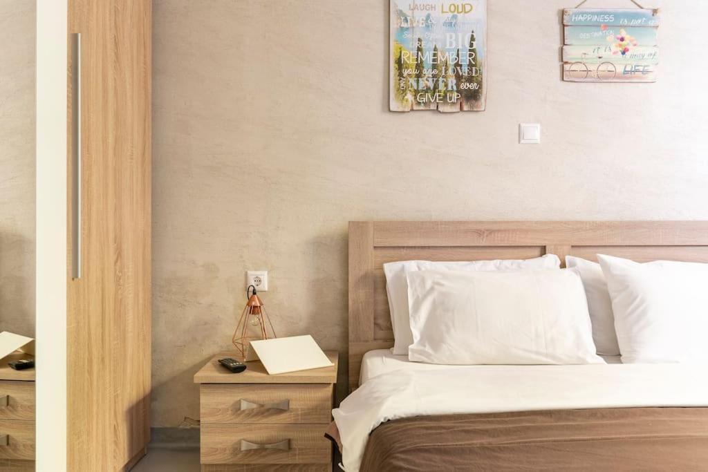 Cute Full Apt W/Backyard In Paleo Faliro เอเธนส์ ภายนอก รูปภาพ